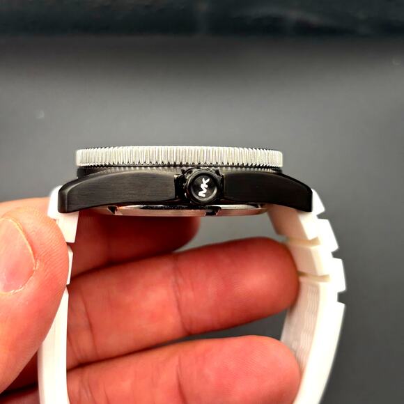 Michael Kors MK9159 Maritime 42mm White Silicone Strap Mens Dive Style Watch NIB - Picture 11 of 17